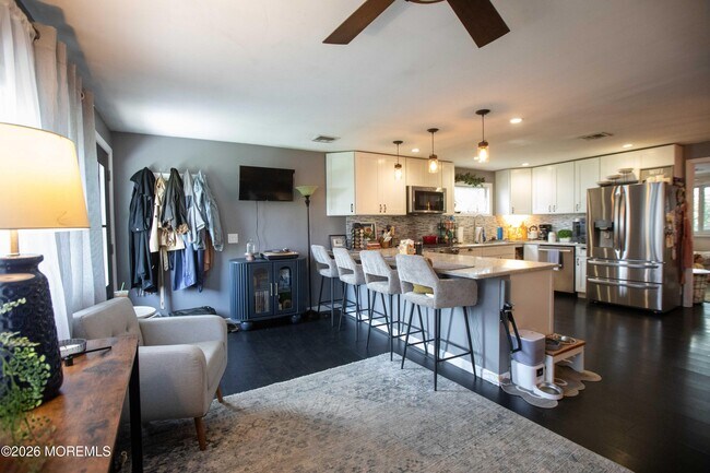 Building Photo - 457 Augustus Rd