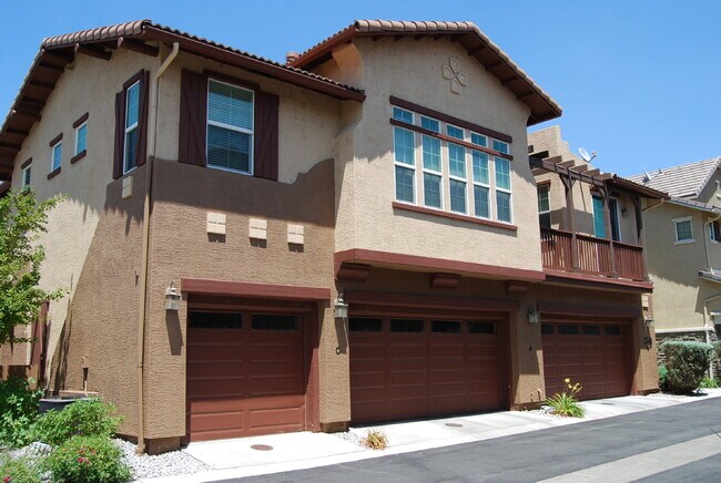 Foto del edificio - 2 Bedroom, 2 Bathroom Townhome in Damonte Ranch