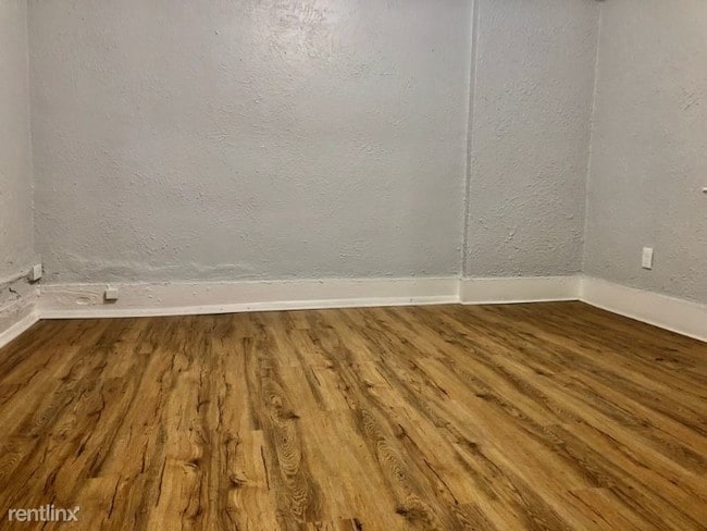 Building Photo - 3 br, 1 bath Apartment - 104 Belmont Ave