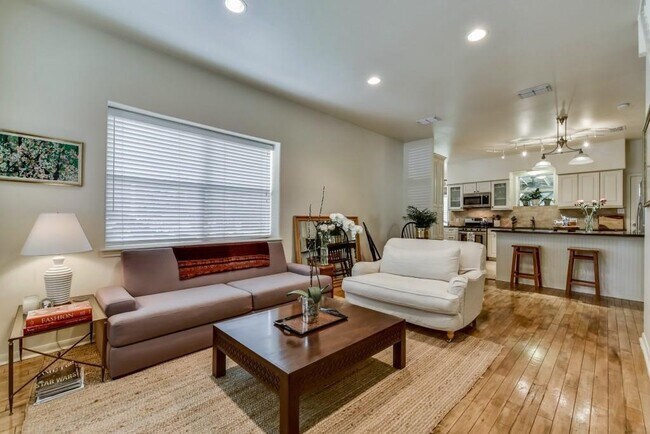 Building Photo - 803 Newman Dr