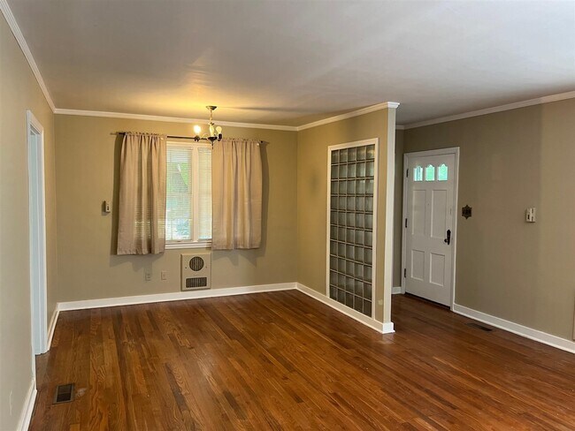 Foto del edificio - 1573 Three Springs Rd