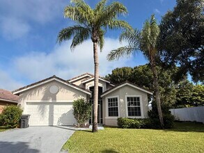Building Photo - 12077 Pointe Cir