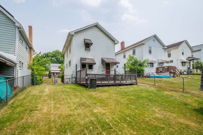 Foto del edificio - AVAILABLE MAY 1ST! GORGEOUS 3 BEDROOM IN CARNEGIE!!