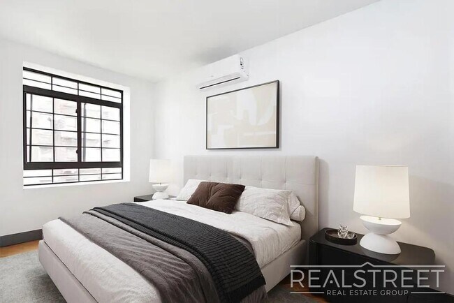 Foto del edificio - Spacious 2-Bedroom Home with Bright, Open Living Areas