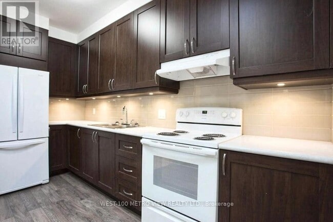 Building Photo - 1570 Dundas St W