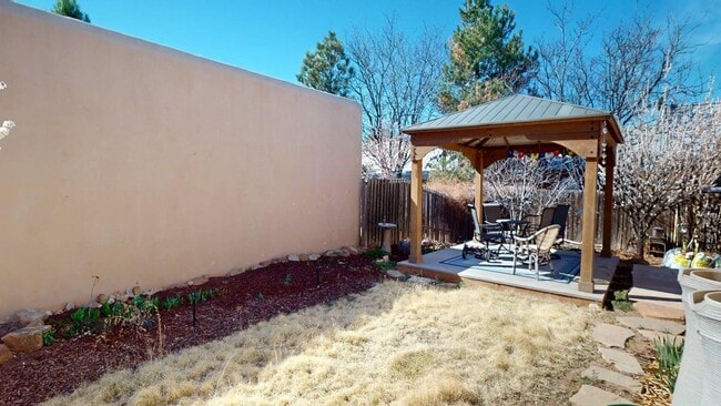 Building Photo - Gardeners dream