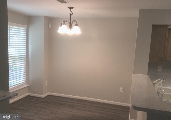Building Photo - 1517 Post Oak Dr