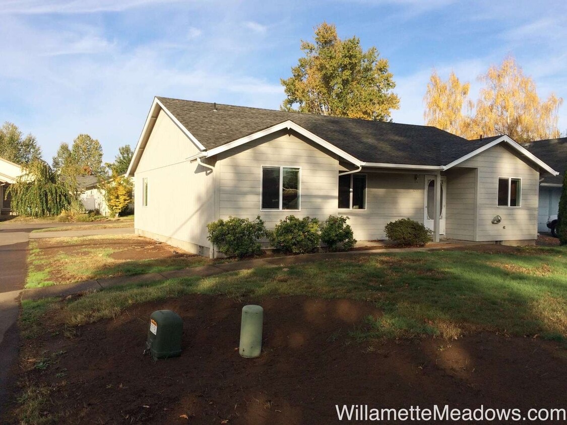 Primary Photo - Amazing 3 Bedrooms, 2 Bathrooms, in North ...