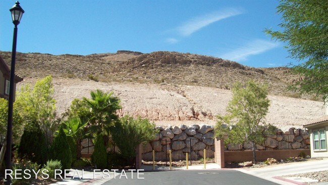 Building Photo - 5 br, 3 bath House - 805 WARWICK CASTLE DR