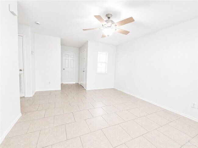 Building Photo - 12 Oasis Dr