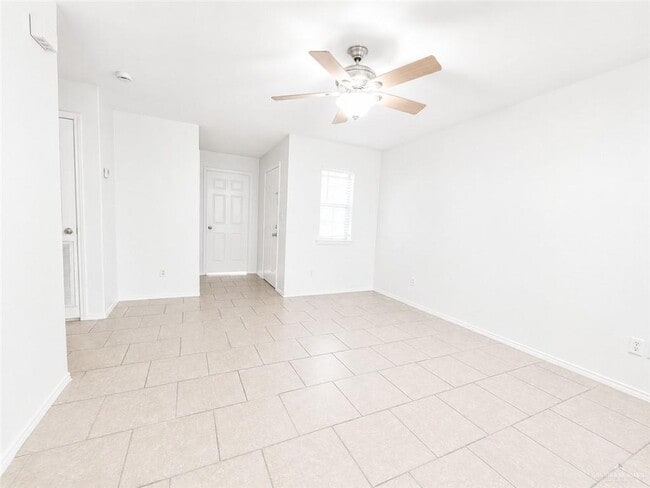 Foto del edificio - 1523 Oasis Dr