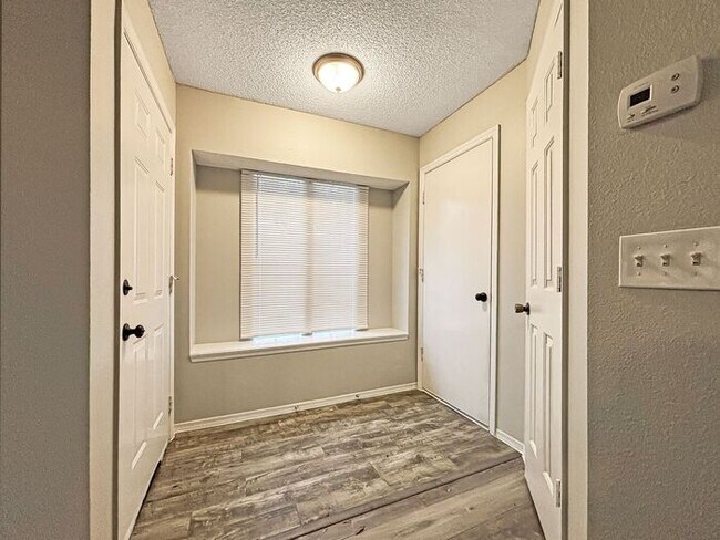 Building Photo - Beautiful 3-Bedroom Home: A Perfect Blend ...
