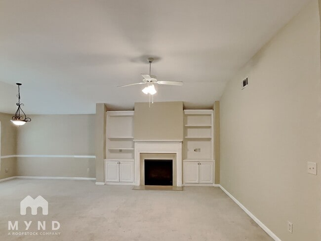 Foto del edificio - 1690 Cooper Lakes Dr