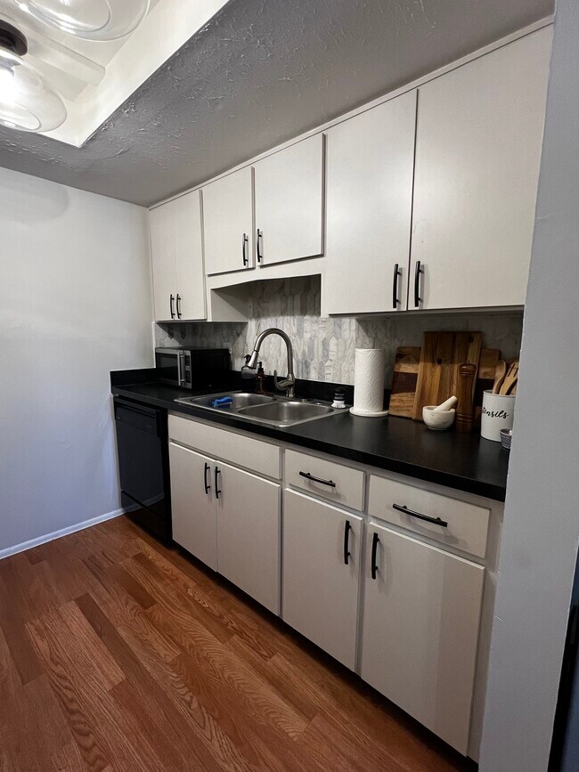 Photo - 4611 W North B St Apartment