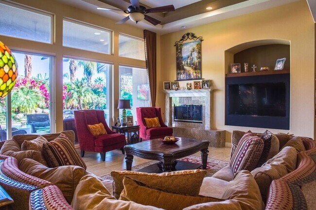 Building Photo - Luxurious 5 Bedroom/5 Bath Home In Ivy Lea...