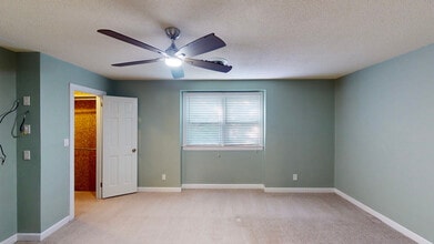 Building Photo - 707 Sir Walter Cir