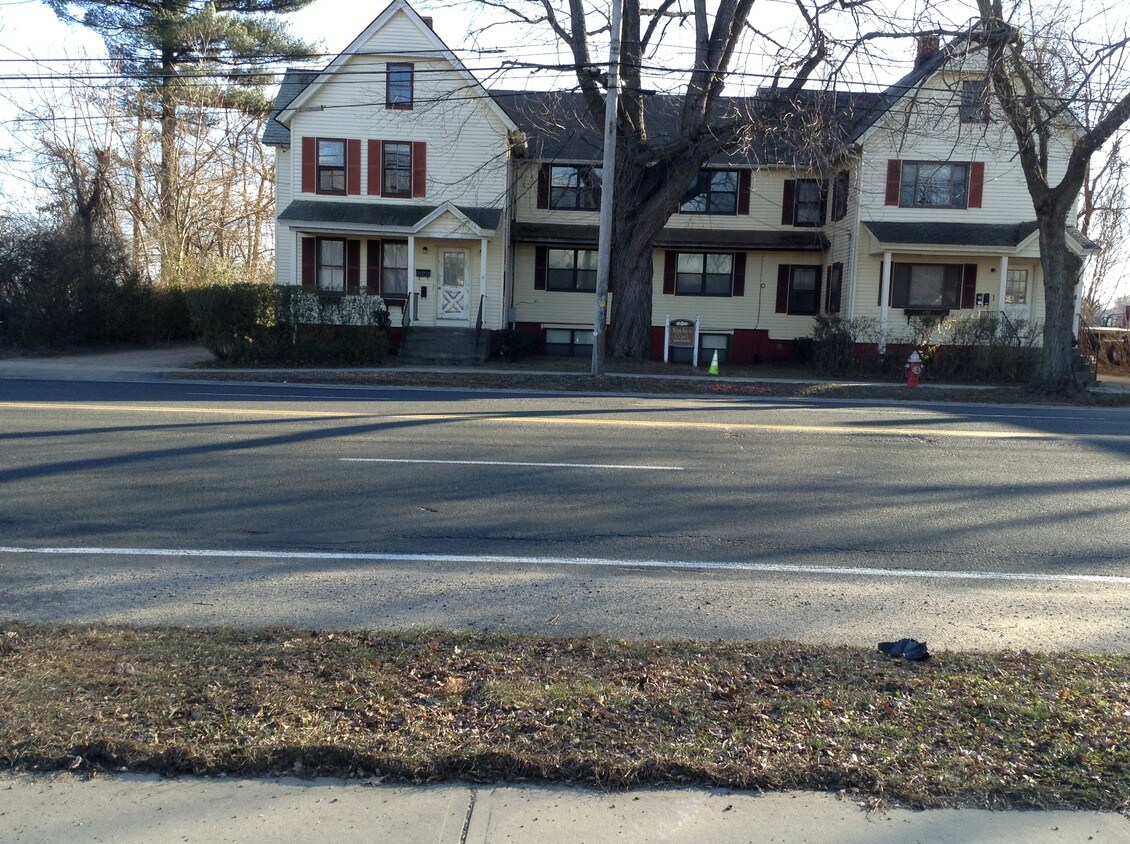 1059 Memorial Ave, West Springfield, MA 01089 Apartments in West