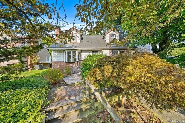 Building Photo - 228 Oakwood Rd