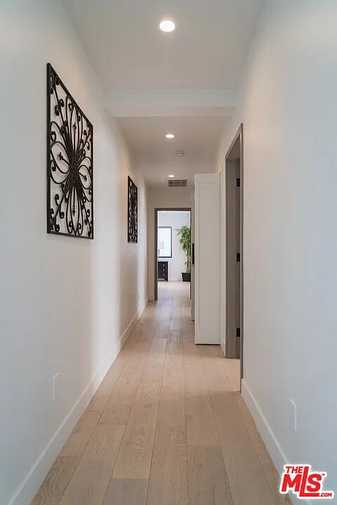 Foto del edificio - 300 N Plymouth Blvd