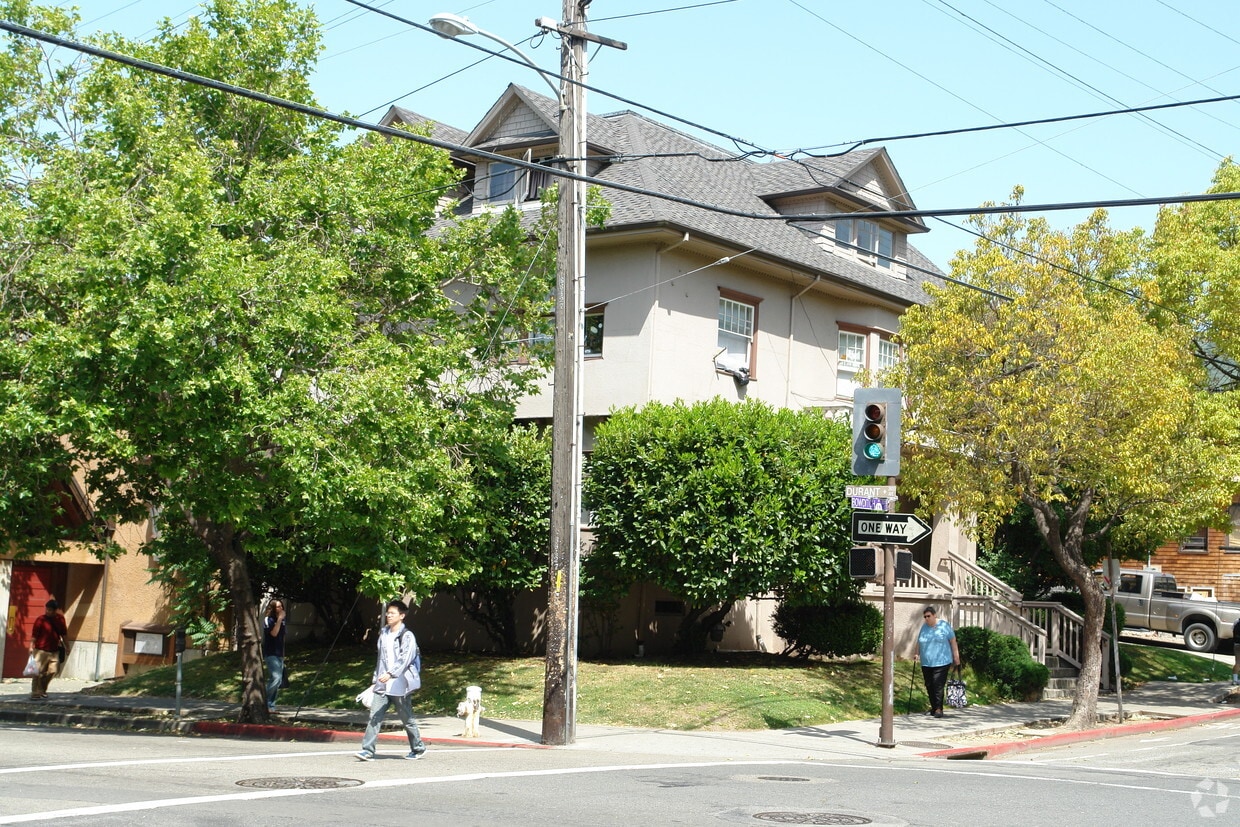Primary Photo - 2316 Bowditch St