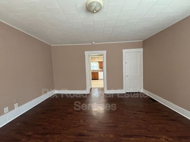 Building Photo - 123 N Miami St