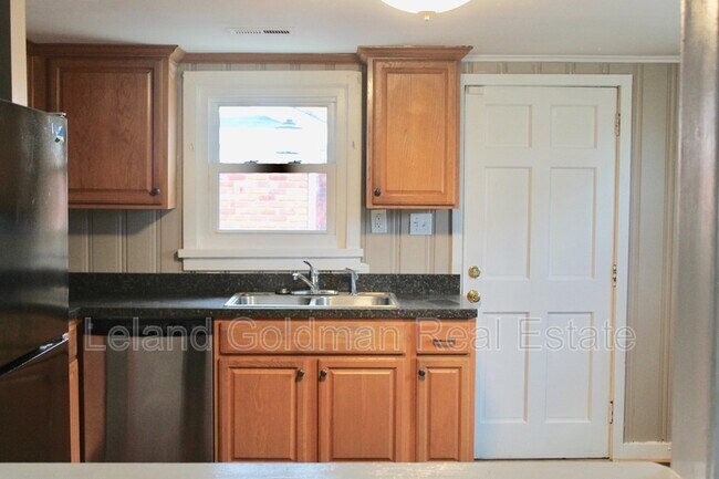 Building Photo - 2425 Juniper St