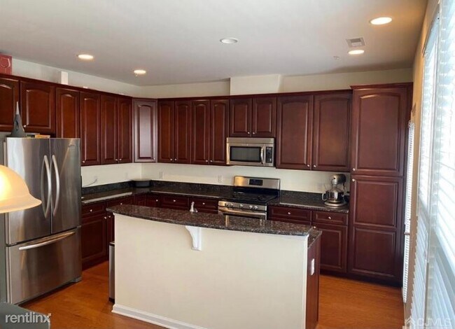 Foto del edificio - 4 br, 3.5 bath Townhome - 2104 Ethan Ln