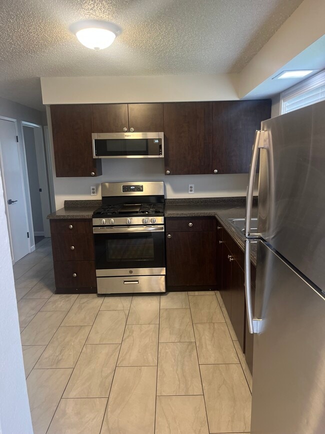 Foto del edificio - 13075 Avon Allen Rd