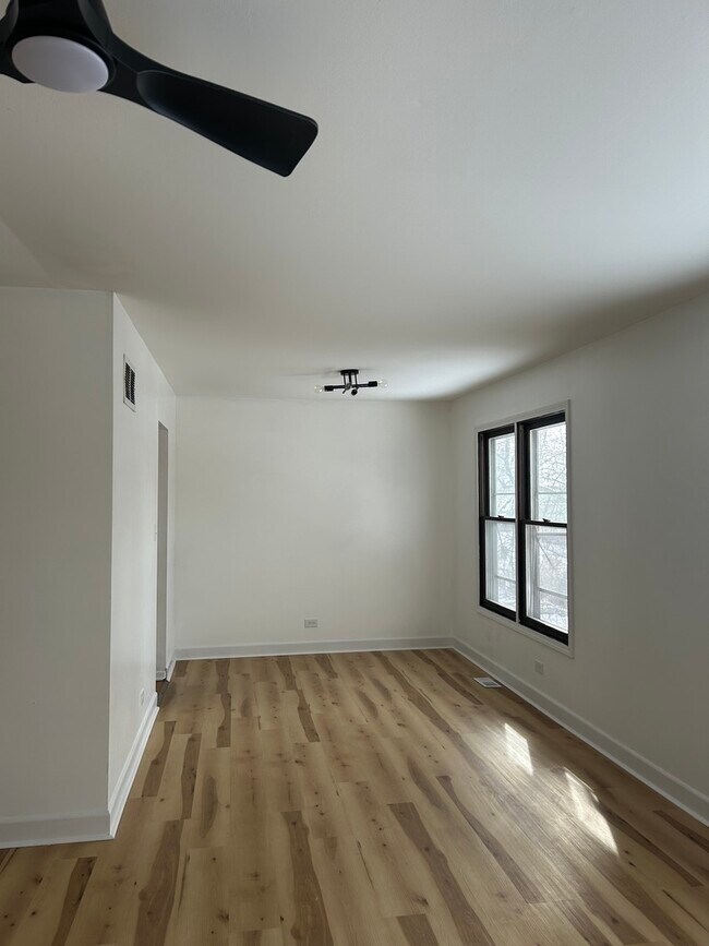 Building Photo - 101 Oakwood Dr