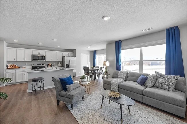 Foto del edificio - 305 Juniper Dr