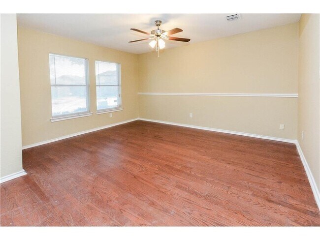 Building Photo - 6601 White Oaks Ln