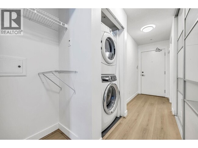 Building Photo - 500 Royal Ave