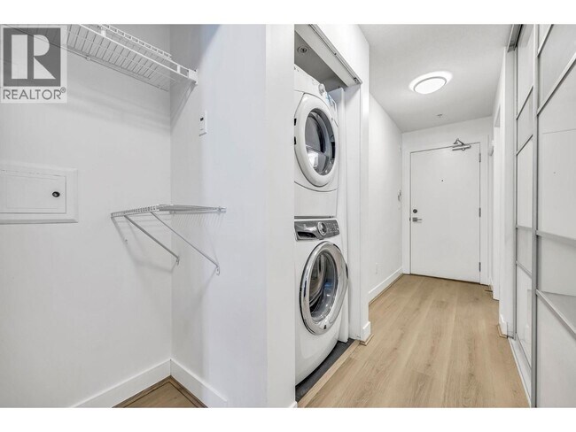 Photo du bâtiment - 500 Royal Ave