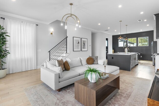 Building Photo - 798 Bender St SW