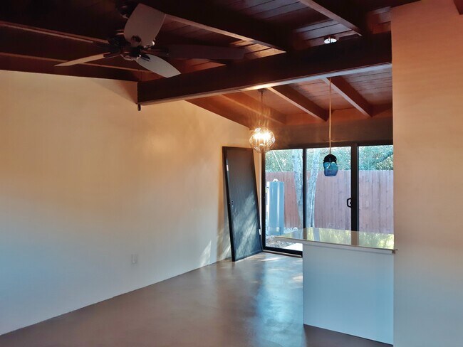 Foto del edificio - 422 N Olsen Ave