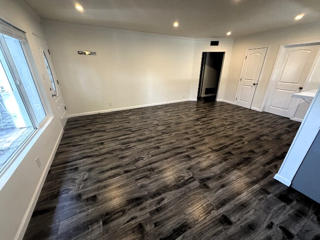 Foto del edificio - 1040 N Sierra Bonita Ave