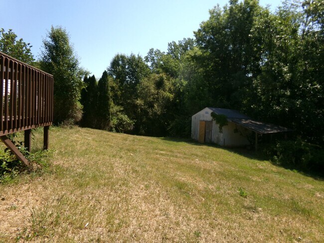 Building Photo - Country Living