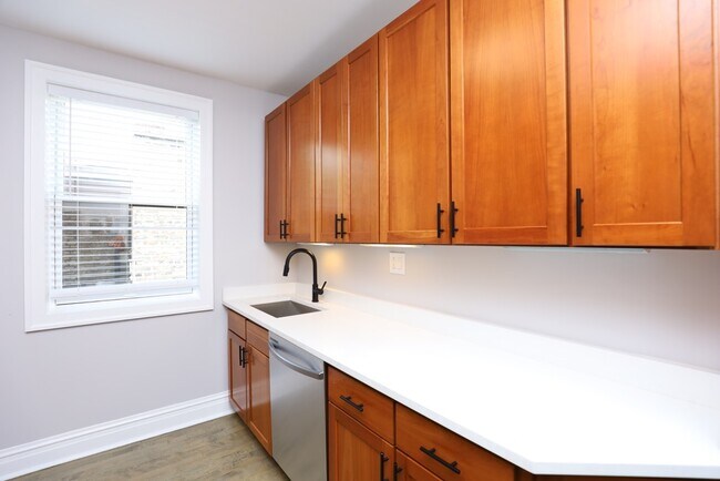 Foto del edificio - 1352 W Carmen Ave