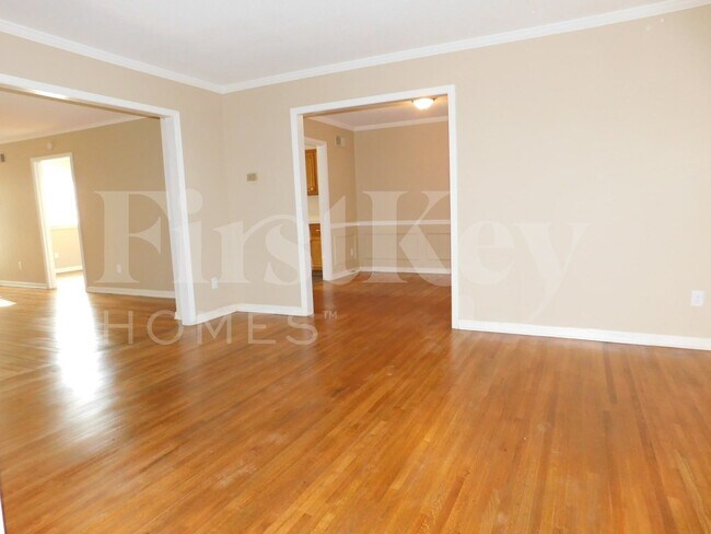 Foto del edificio - 6135 Haddington Dr