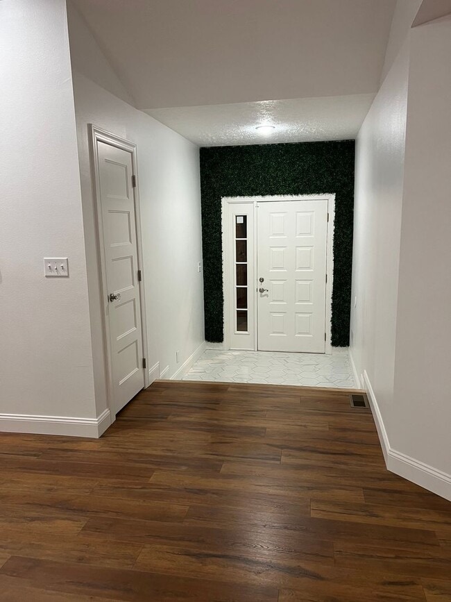 Building Photo - Galloway District RENTAL!  3-Bed, 2-Bath, 2-Car Garage