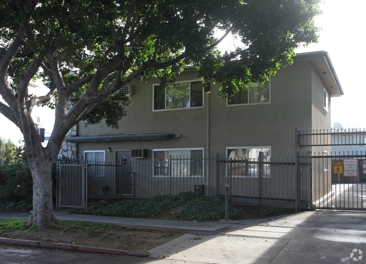 Building Photo - 6706 York Blvd