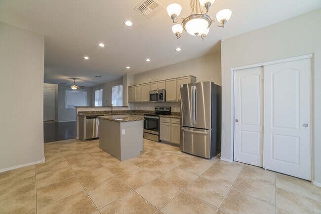 Building Photo - 4210 S Mariposa Dr