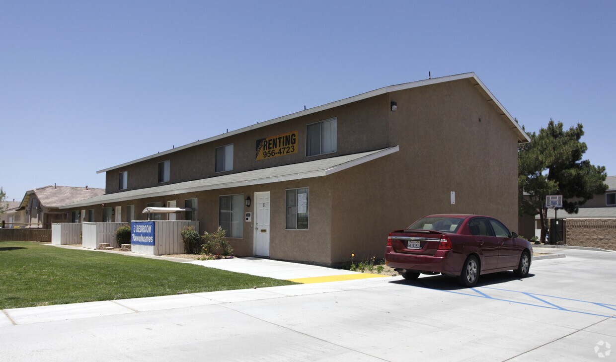 Sunnyside Townhomes Apartments in Hesperia, CA