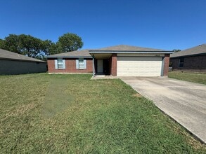 Building Photo - 5903 Medina Dr