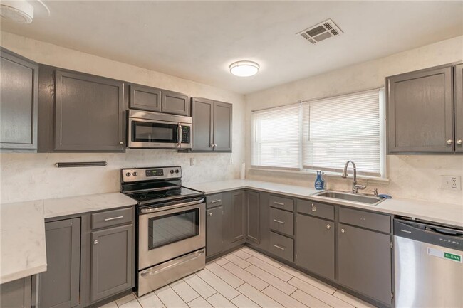 Foto del edificio - 718 Highland Pkwy