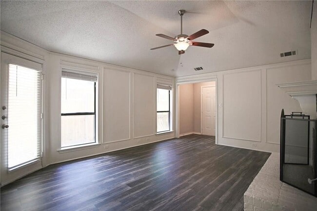 Foto del edificio - Spacious 3 Bedroom House in Carrollton!