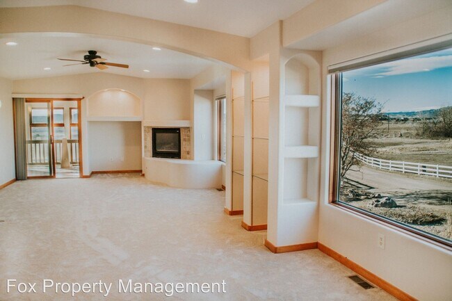 Building Photo - 4 br, 2.5 bath House - 9995 Carbon Road