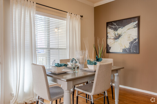 1 Br, Dining Room - Spring Park