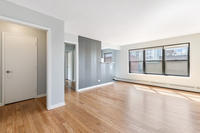 Building Photo - 5858 N Sheridan Rd