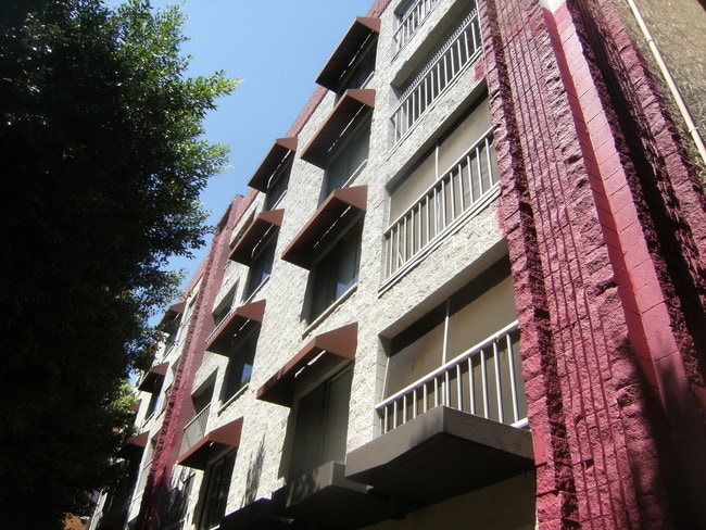Building Photo - 225 W 6th St